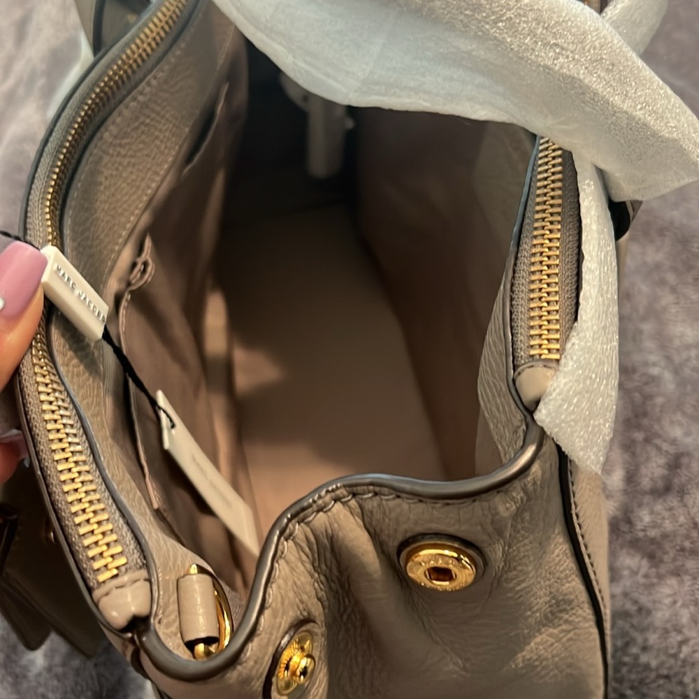 Marc Jacob Handbag. - Picture 4 of 12